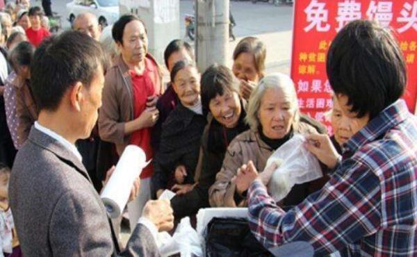 杭州女子愛心饅頭不再送,只因人們實在太貪婪!