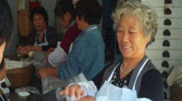 杭州女子愛心饅頭不再送,只因人們實在太貪婪!