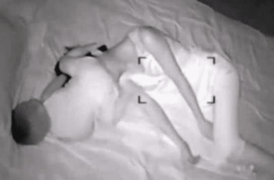 一男子在妻子房間安裝攝像頭,夜里拍下這樣場景!網友:太扎心了!