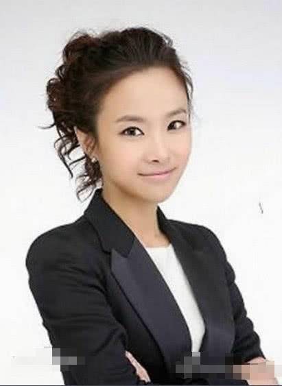 30歲韓國女主持人宋芝善跳19樓自殺，死后被曝8小時內需同時伺候四人